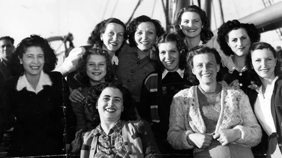 Watch film Signorinella: Little Miss — SIGNORINELLA: LITTLE MISS