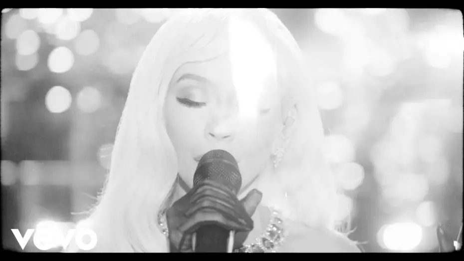 Watch film Christina Aguilera: Christmas in Paris — Christina Aguilera - Someday at Christmas (Live from the Eiffel Tower)