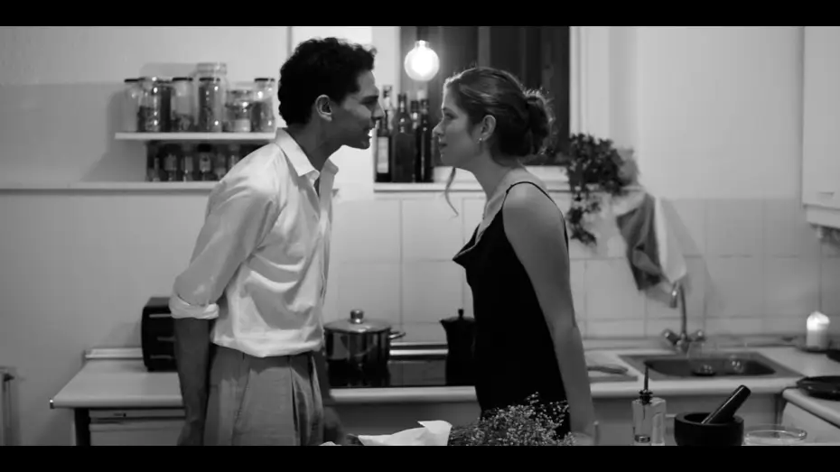 Watch film Otro año y contando — Otro año y contando | Teaser trailer cortometraje
