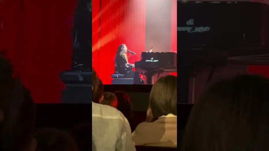 Watch film The songs of Joni Mitchell au Casino de Paris — Yaël Naïm "Both sides now" - 17/11/25 - Casino de Paris