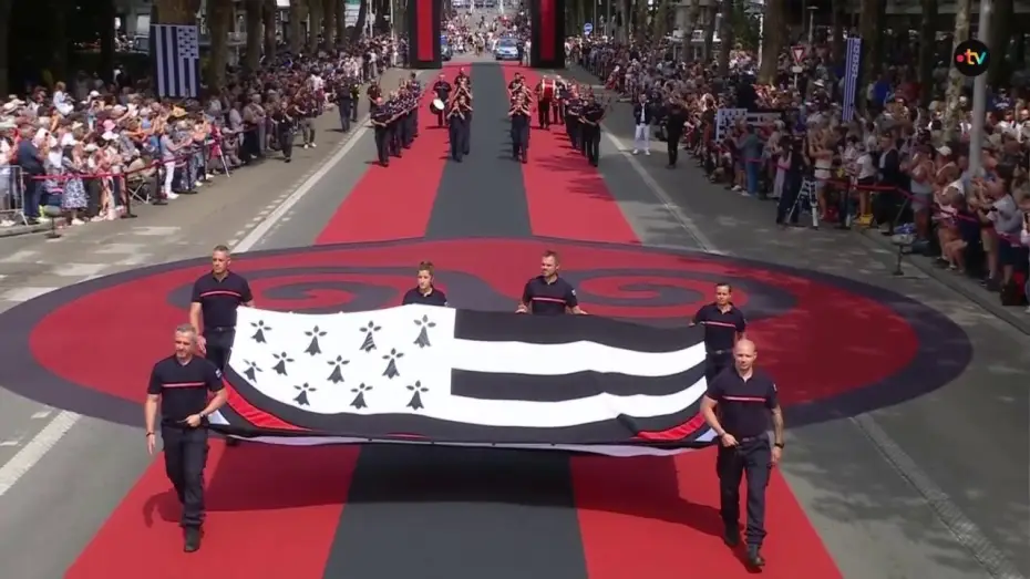 Watch film La Grande Parade des Nations Celtes — Grande Parade des Nations Celtes 2026 - Bagad des Sapeurs-Pompiers du Morbihan et des Côtes-d’Armor.