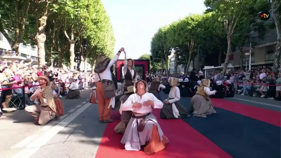 Watch film La Grande Parade des Nations Celtes — Grande Parade des Nations Celtes 2026 - Le cercle Festerion ar Brug (Pluneret)
