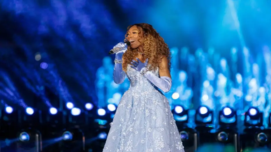 Watch film Disney Princess: The Ultimate Concert Celebration — Brandy "A Dream Is A Wish Your Heart Makes"
