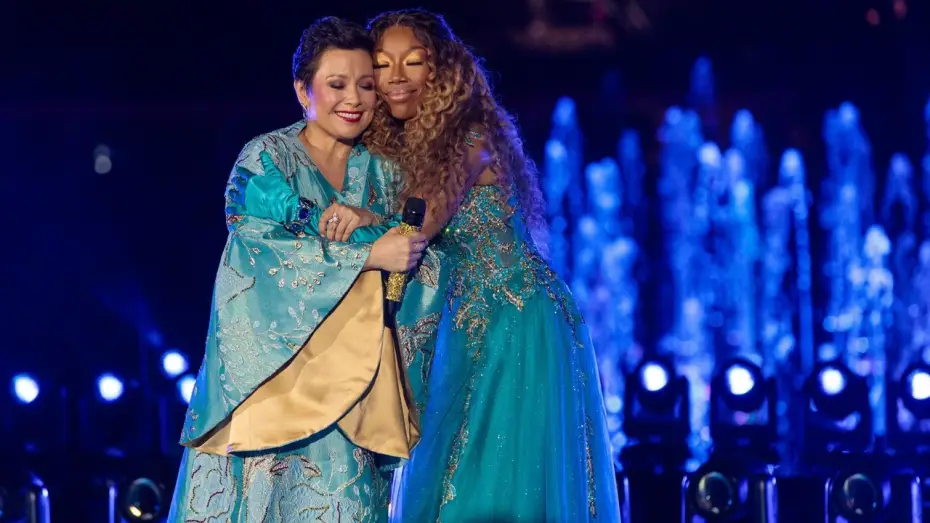 Watch film Disney Princess: The Ultimate Concert Celebration — Lea Salonga & Brandy "A Whole New World"