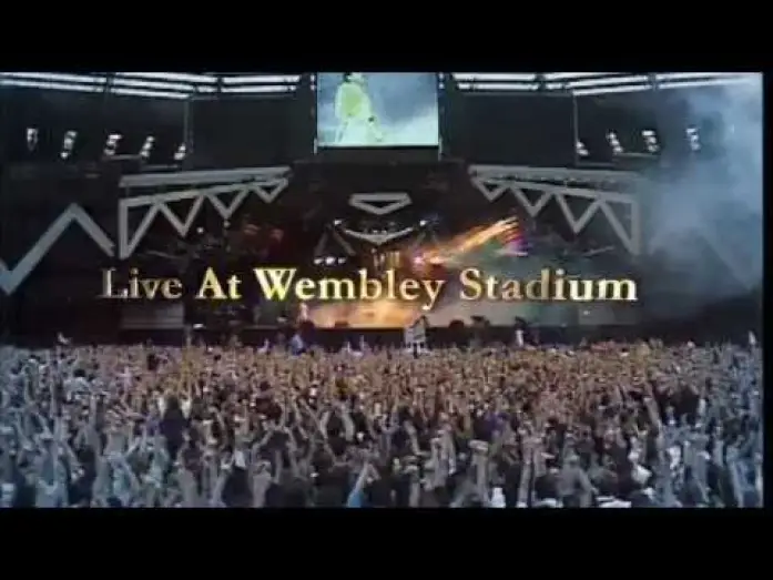 Watch film Queen: Live at Wembley Stadium — Queen - Živě ve Wembley (oficiální trailer)