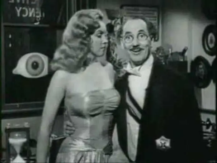 Watch film Love Happy — Marilyn Monroe en ''Amor en conserva'' (Love Happy) 1950. Español.