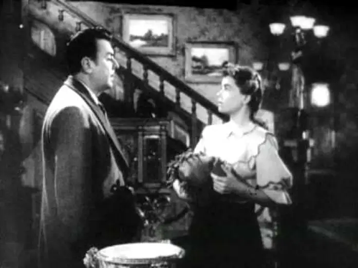 Watch film The Spiral Staircase — The Spiral Staircase (1945) trailer