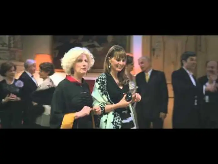 Watch film A Boss in the Living Room — Un Boss in Salotto - Party - Clip dal film | HD