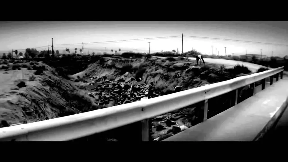 Watch film A Girl Walks Home Alone at Night — #35Foro - Una chica regresa sola a casa de noche