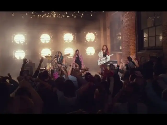 Watch film Jem and the Holograms — Jem et les Hologrammes / Bande-annonce officielle VOST [Au cinéma le 13 Avril 2016 ]