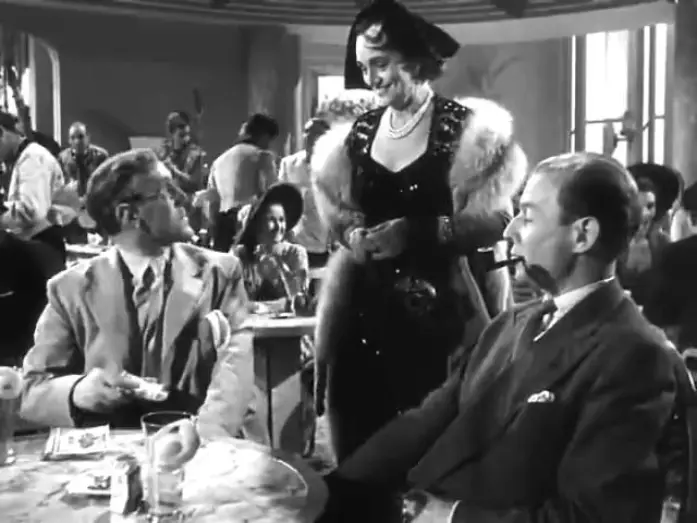 Watch film The Lavender Hill Mob — De l'or en barres ( extrait VF )