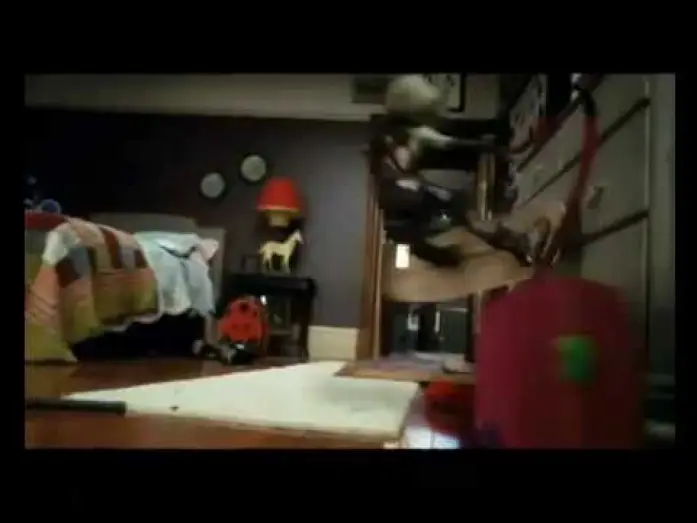 Watch film Aliens in the Attic — Pequeños invasores (2009) - Trailer Oficial Español [HQ]