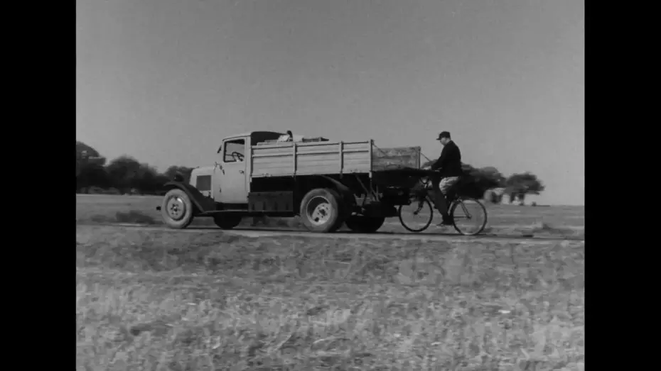 Watch film Jour de F&ecirc;te | Jour de fête di Jacques Tati   Trailer