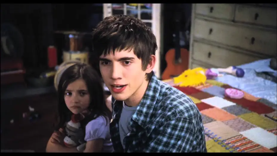 Watch film Aliens in the Attic — Aliens In The Attic (2009) Official Trailer