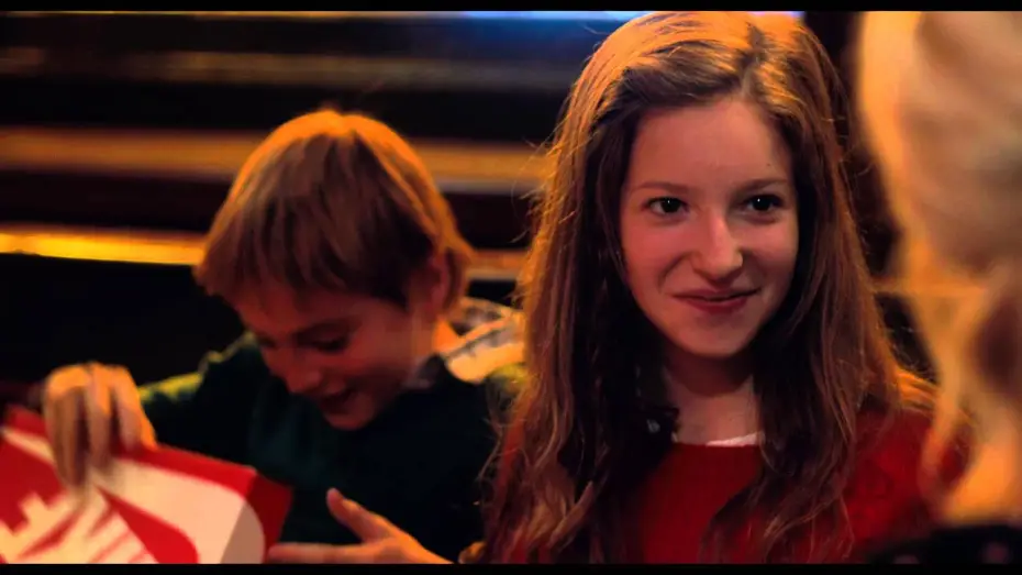 Watch film Encore heureux — ENCORE HEUREUX - Extrait "Restaurant en famille"