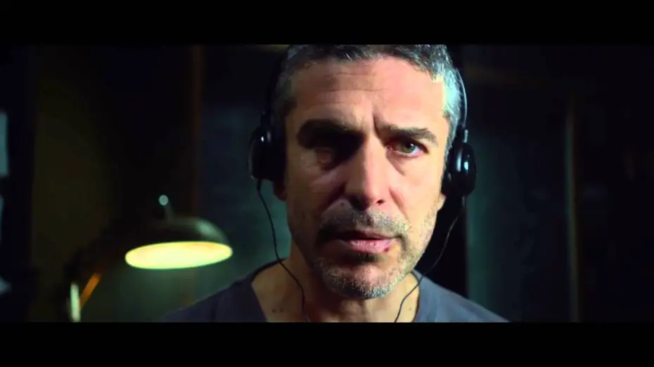 Watch film At the End of the Tunnel — Al Final del Túnel