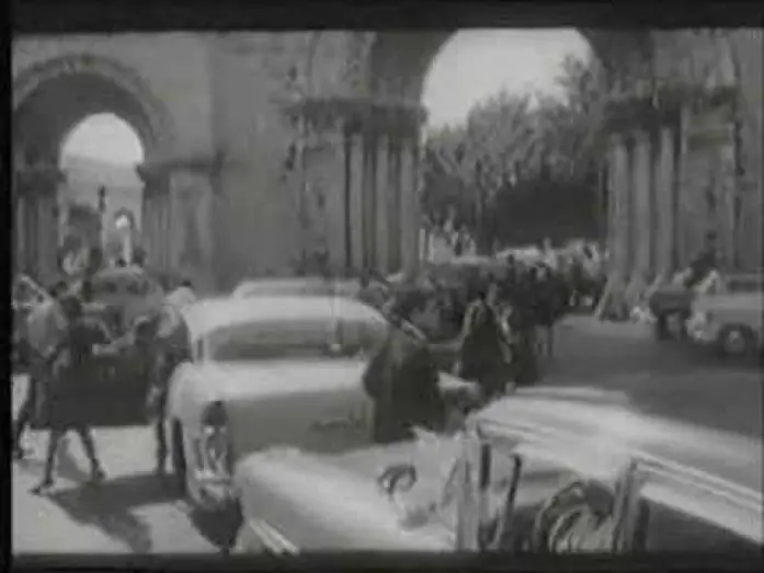 Watch film Death of a Bureaucrat — La Muerte de Un Burocrata