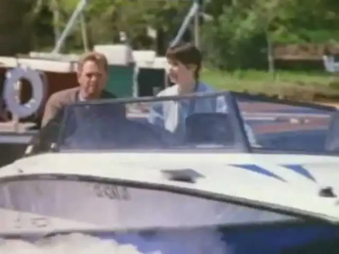 Watch film Piranha — Mila Kunis - Piranha 1995 Trailer