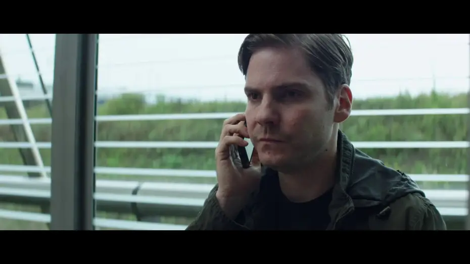 Watch film Captain America: Civil War | Captain America : Civil War - Sc&egrave;ne coup&eacute;e : Zemo rencontre le Docteur Broussard