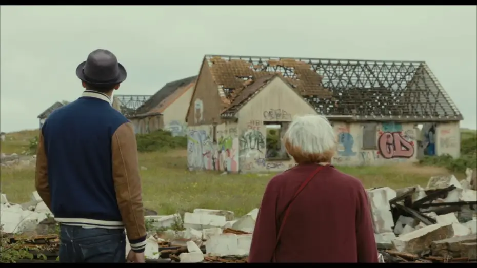 Watch film Faces Places — Extrait Pirou-Plage - VISAGES, VILLAGES d'Agnès Varda et JR
