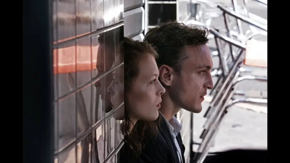 Watch film Transit — En tránsito - Trailer español (HD)