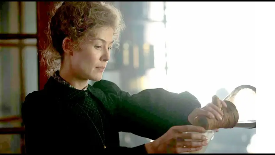 Watch film Radioactive — Madame Curie - Trailer español (HD)