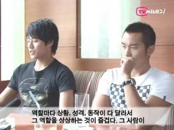 Watch film Eternal Summer — Eternal Summer Cast Interview in Korea 《盛夏光年》张睿家和张孝全韩国专访