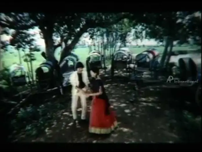 Watch film Pen Puthi Mun Puthi | Pen Puthi Mun Puthi- Koluse Koluse Song