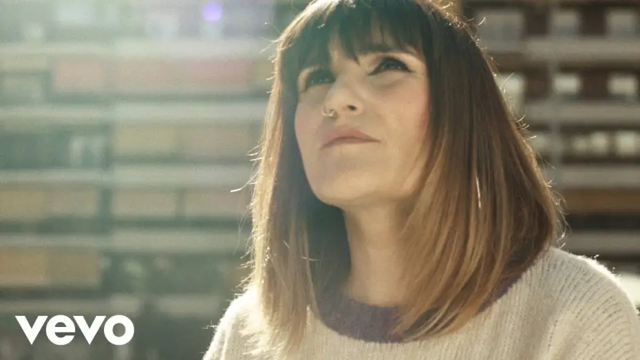 Watch film On the Fringe — Rozalén: «En los márgenes» (video oficial)