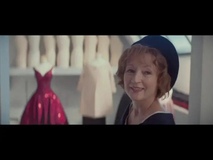 Watch film Mrs Harris Goes to Paris — Paryż pani Harris - fragment filmu