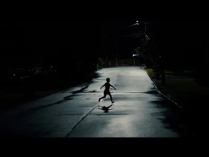 Watch film Weapons | Teaser Tr&aacute;iler en espa&ntilde;ol