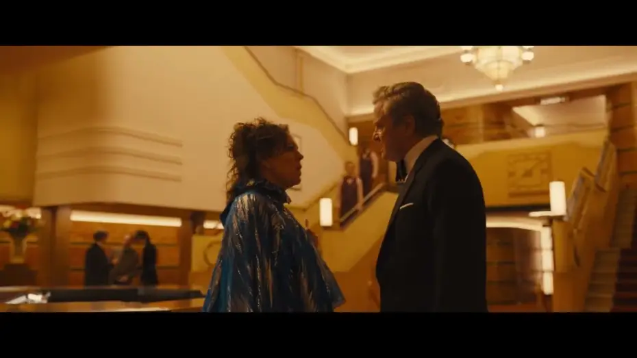 Watch film Empire of Light — Escena: 'Necesitas ayuda'
