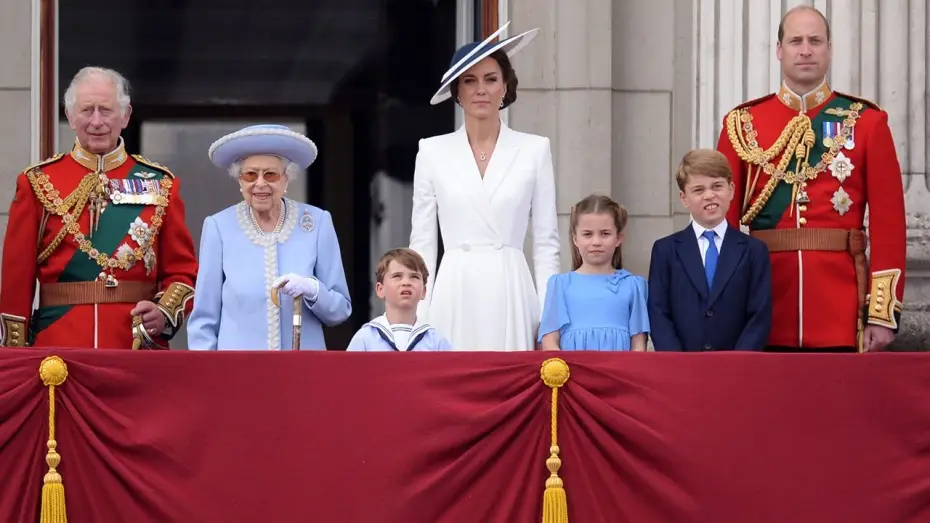 Watch film Elizabeth: A Portrait in Part(s) — Isabel II: Retrato de la reina - Tráiler español