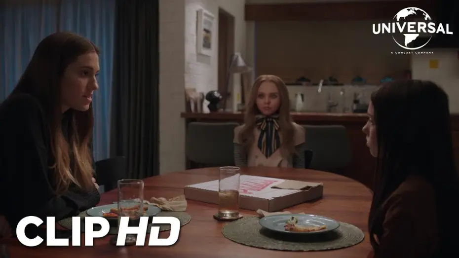 Watch film M3GAN — Clip - M3GAN defiende a Cady de Gemma durante una discusión