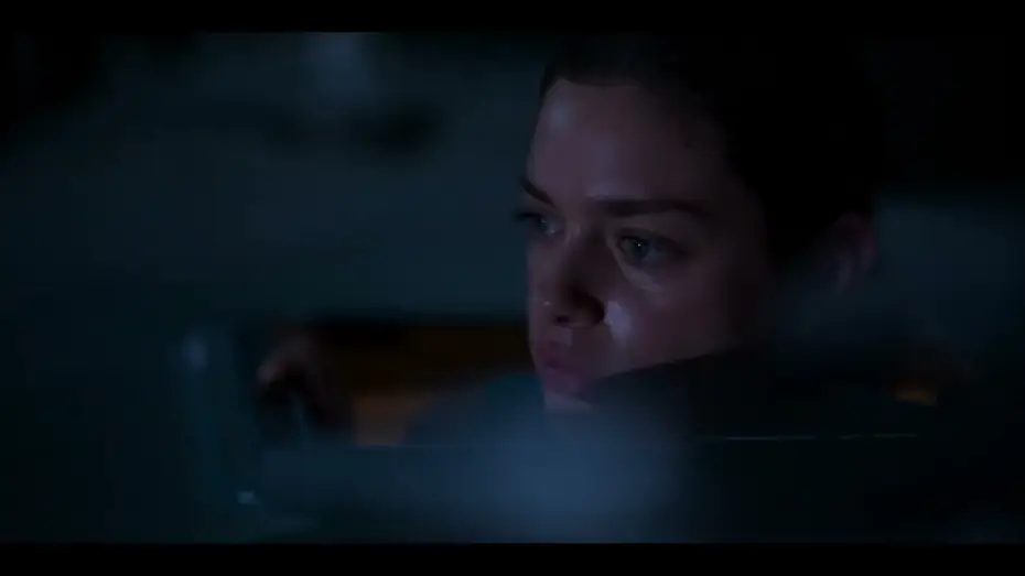 Watch film Dangerous Waters | SUPERVIVIENTE - Tr&aacute;iler oficial espa&ntilde;ol