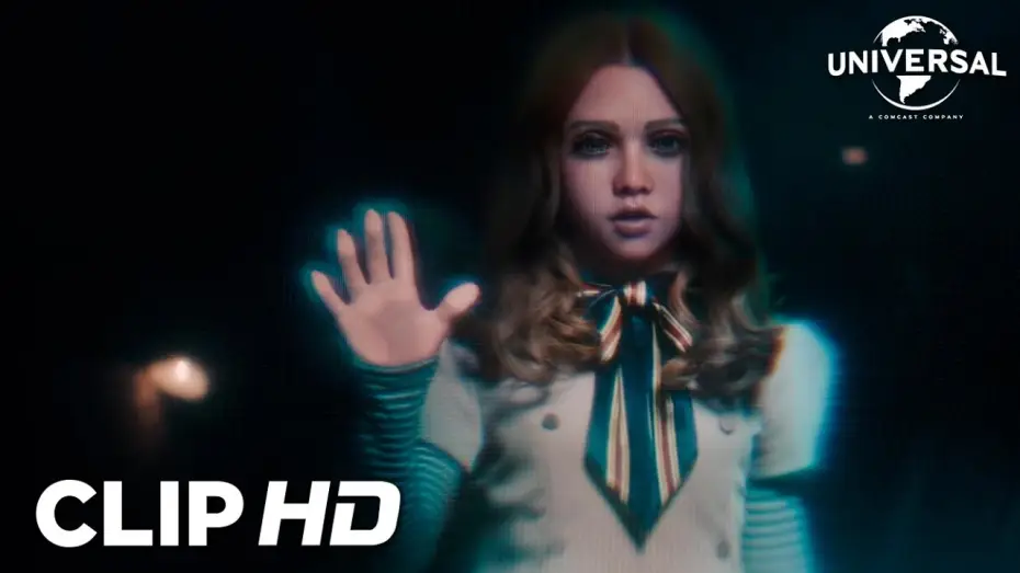 Watch film M3GAN 2.0 | Clip en espa&ntilde;ol - Gemma descubre a M3GAN en su casa