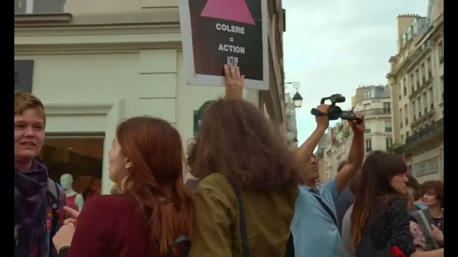 Watch film H&eacute;l&egrave;ne Tr&eacute;sore Transnationale | H&Eacute;L&Egrave;NE TR&Eacute;SORE TRANSNATIONALE : le documentaire &agrave; voir au cin&eacute;ma (bande-annonce)