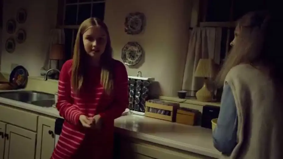 Watch film The Visit | The Visit / Extrait "Becca nettoie le four" VF [Au Cin&eacute;ma le 7 octobre]
