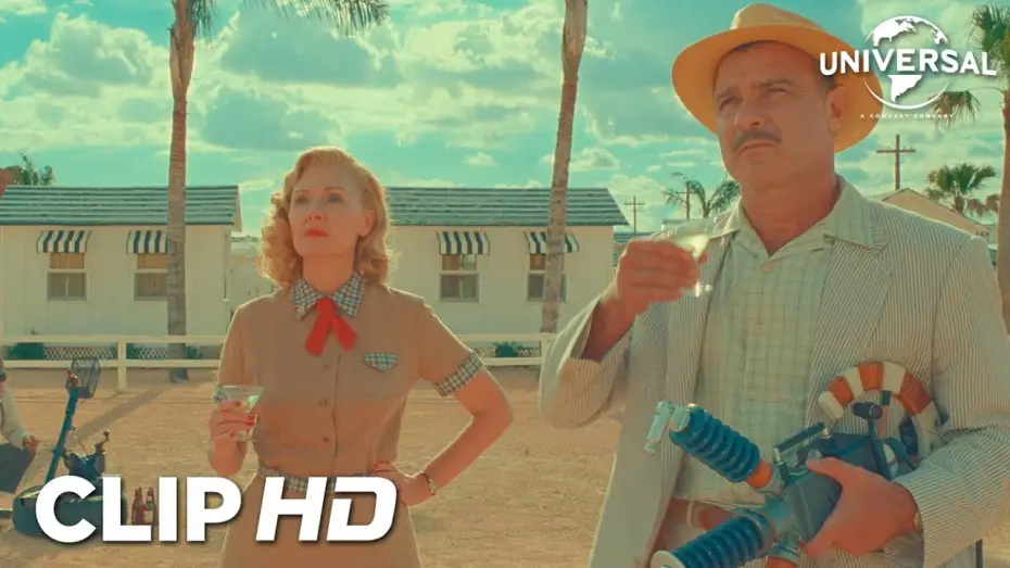 Watch film Asteroid City | Clip - &iquest;Est&aacute;s casada?