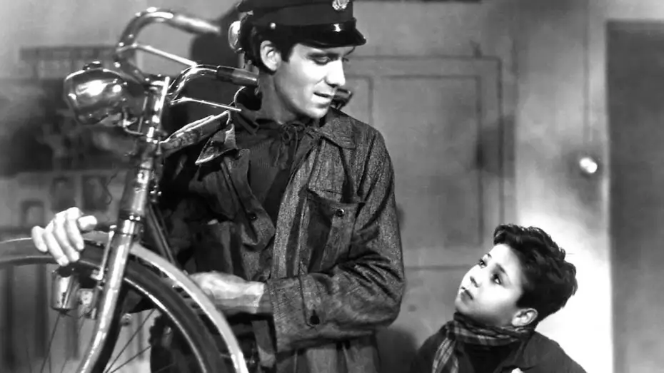 Watch film Bicycle Thieves — Ladrón de bicicletas (Vittorio de Sica, 1948)