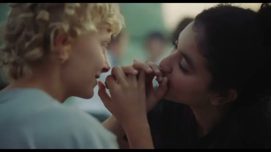 Watch film Skiff | Bande d'annonce - SKIFF de Cecilia Verheyden (Sortie le 04 f&eacute;vrier 2026)