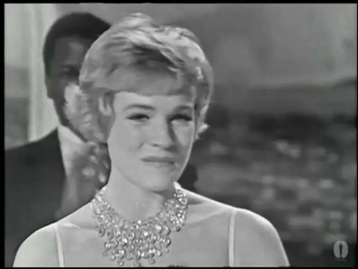 Watch film Mary Poppins — Julie Andrews Wins Best Actress | 37th Oscars (1965)