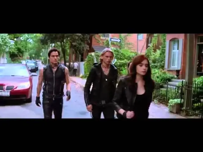 Watch film The Mortal Instruments: City of Bones | Cazadores de Sombras: Ciudad de Hueso trailer 2 en espa&ntilde;ol