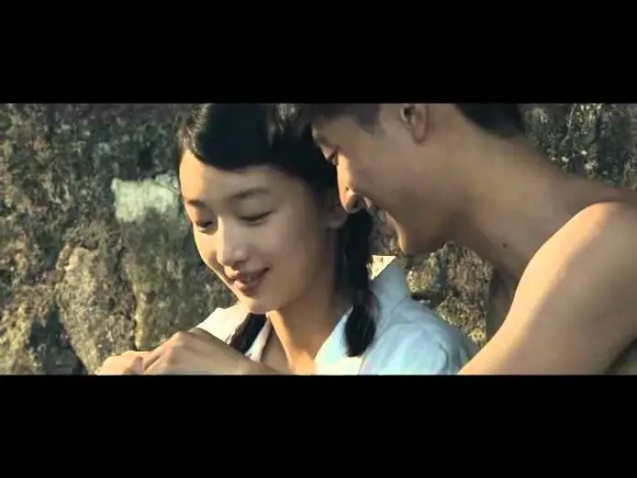 Watch film Under the Hawthorn Tree | Amor bajo el espino blanco - Tr&aacute;iler Espa&ntilde;ol