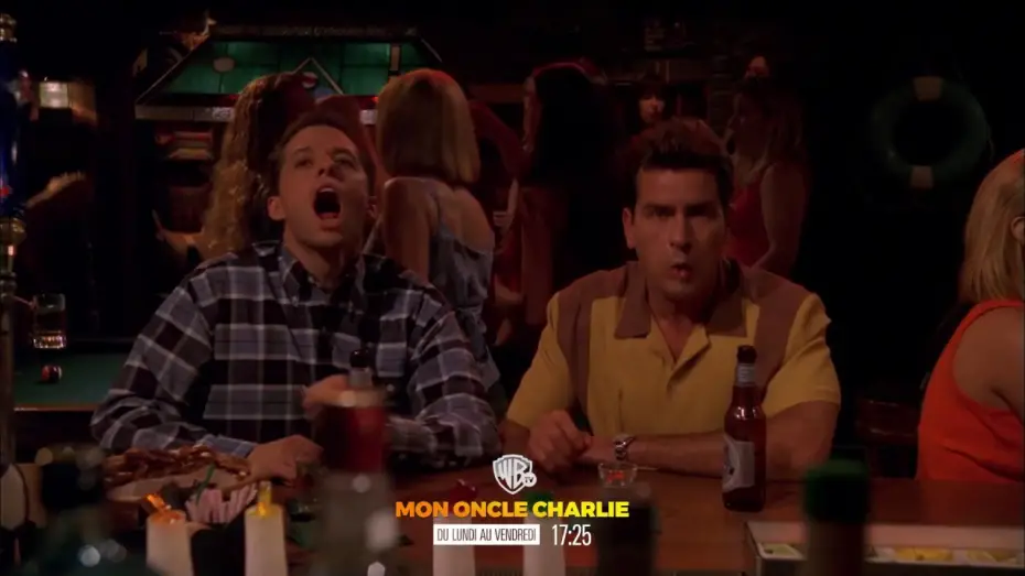 Видео к сериалу Two and a Half Men — Mon oncle Charlie │ Bande-annonce │ Warner TV France
