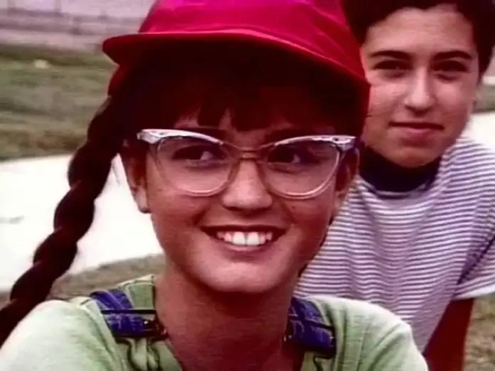 Video for the series The Wonder Years — The Wonder Years 1988 - 1993 Opening and Closing Theme  (With Snippets)
