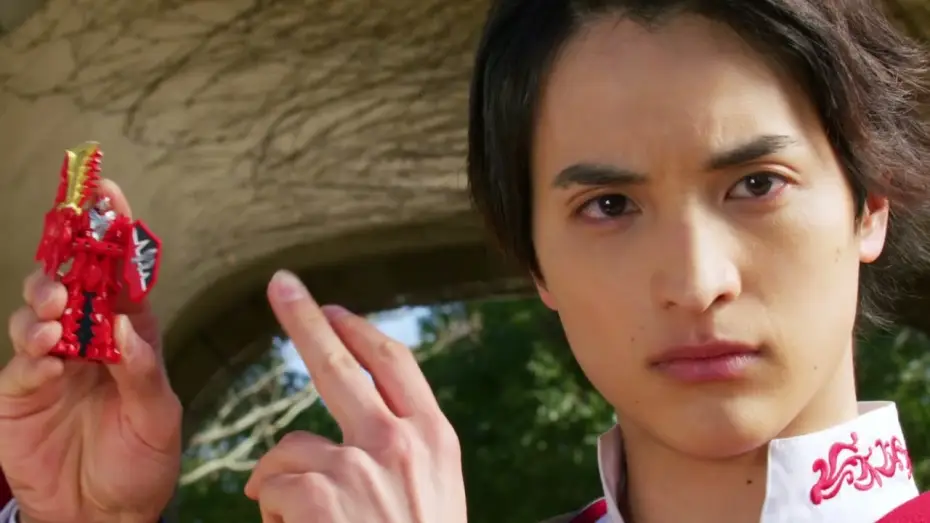 Видео к сериалу Kishiryu Sentai Ryusoulger — Opening V3 | Dinoknight Squadron Ryusoulger - Tomohiro Hatano [Creditless]