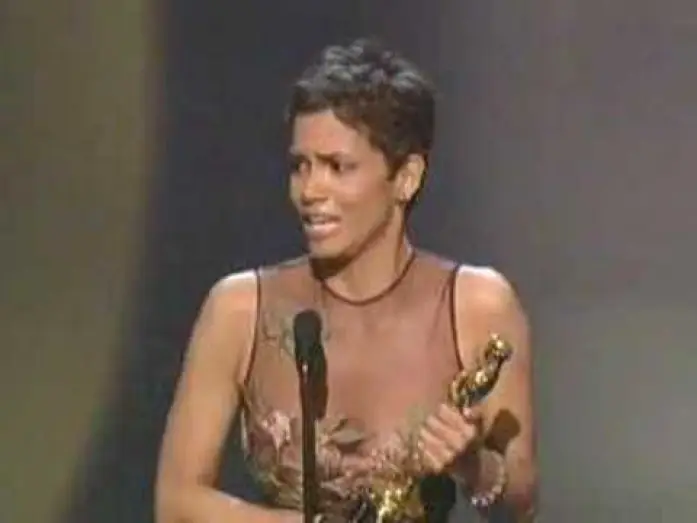 Видео к сериалу The Oscars — Halle Berry Wins Best Actress: 74th Oscars (2002)