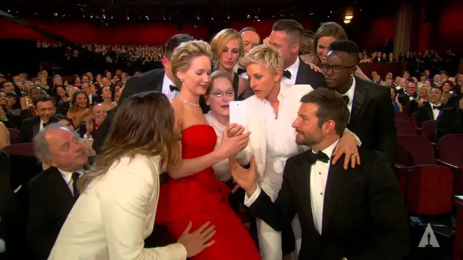 Видео к сериалу The Oscars — Ellen DeGeneres takes a selfie at the Oscars