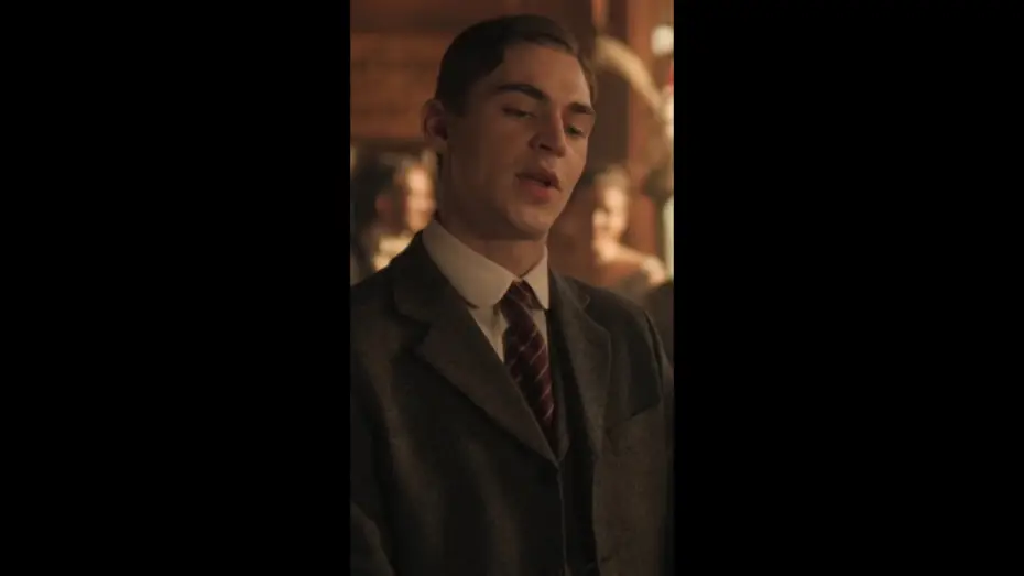 Video for the series Young Sherlock — En vrai la patate était méritée